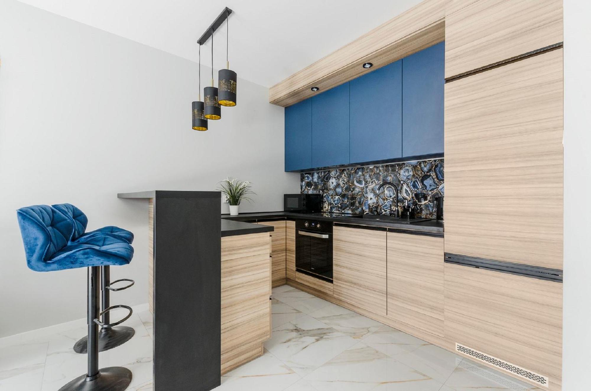 Lumina Lovely 2-room With Balcony Апартаменти